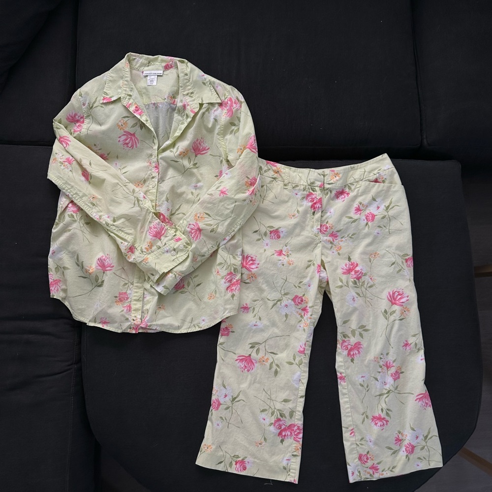 Jones New York Sport 2-Piece Floral Capri & Button-Up Set – Size L / 27” Waist